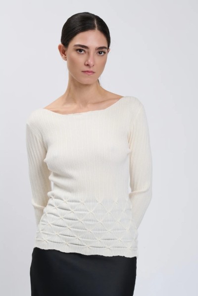 Influencer maglia a costine con scollo ampio 04h93097 — 805219040076604_1